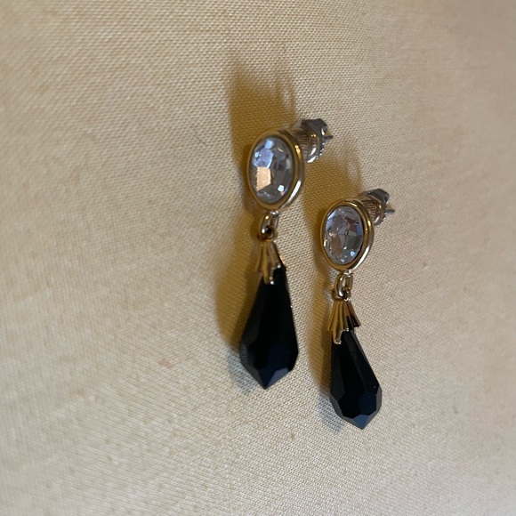 Crystal post earrings with black stone drops - Picture 2 of 2
